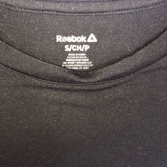 EUC Womens Small Reebok SS Black Crop Top - Picture 2 of 4